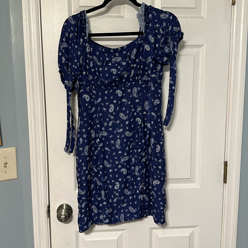 Blue paisley Alrer’d State dress large